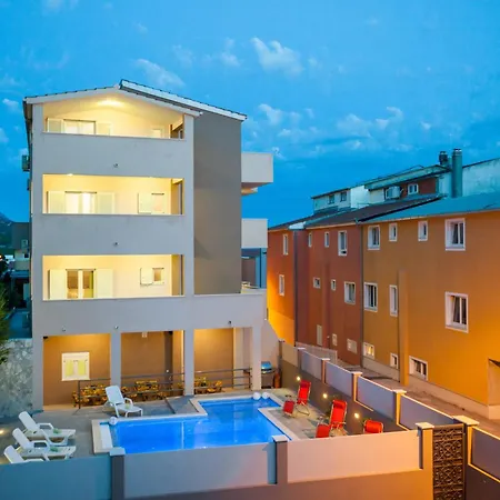 Apartmán With Private Swimming Pool *