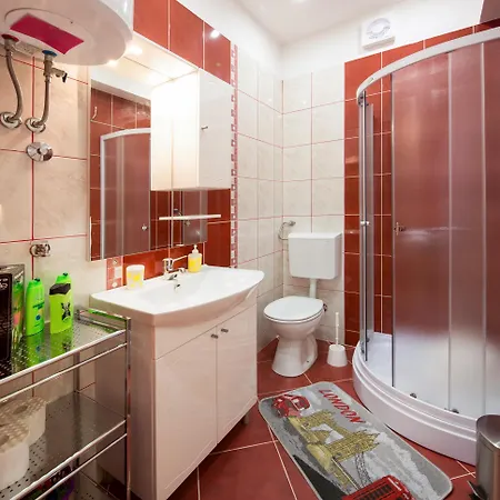 With Private Swimming Pool Апартаменты Подстрана