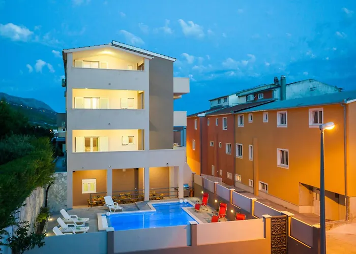 Lejlighed With Private Swimming Pool *