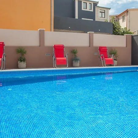 With Private Swimming Pool Daire *