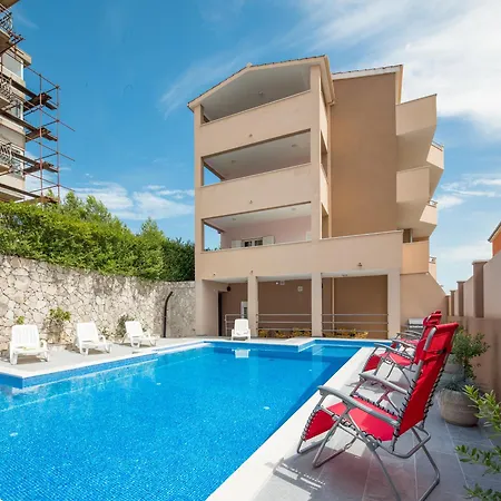 With Private Swimming Pool Podstrana