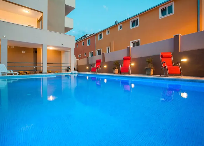 Lägenhet With Private Swimming Pool Podstrana