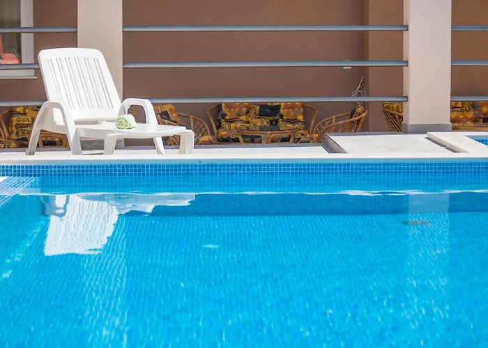 Lägenhet With Private Swimming Pool Podstrana