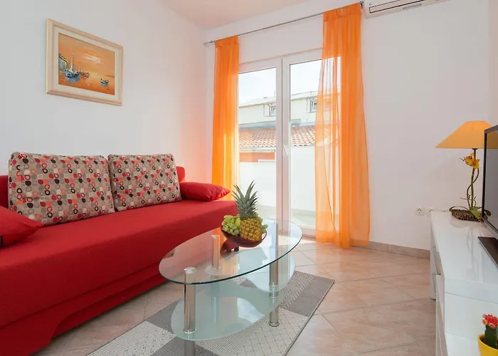With Private Swimming Pool Podstrana
